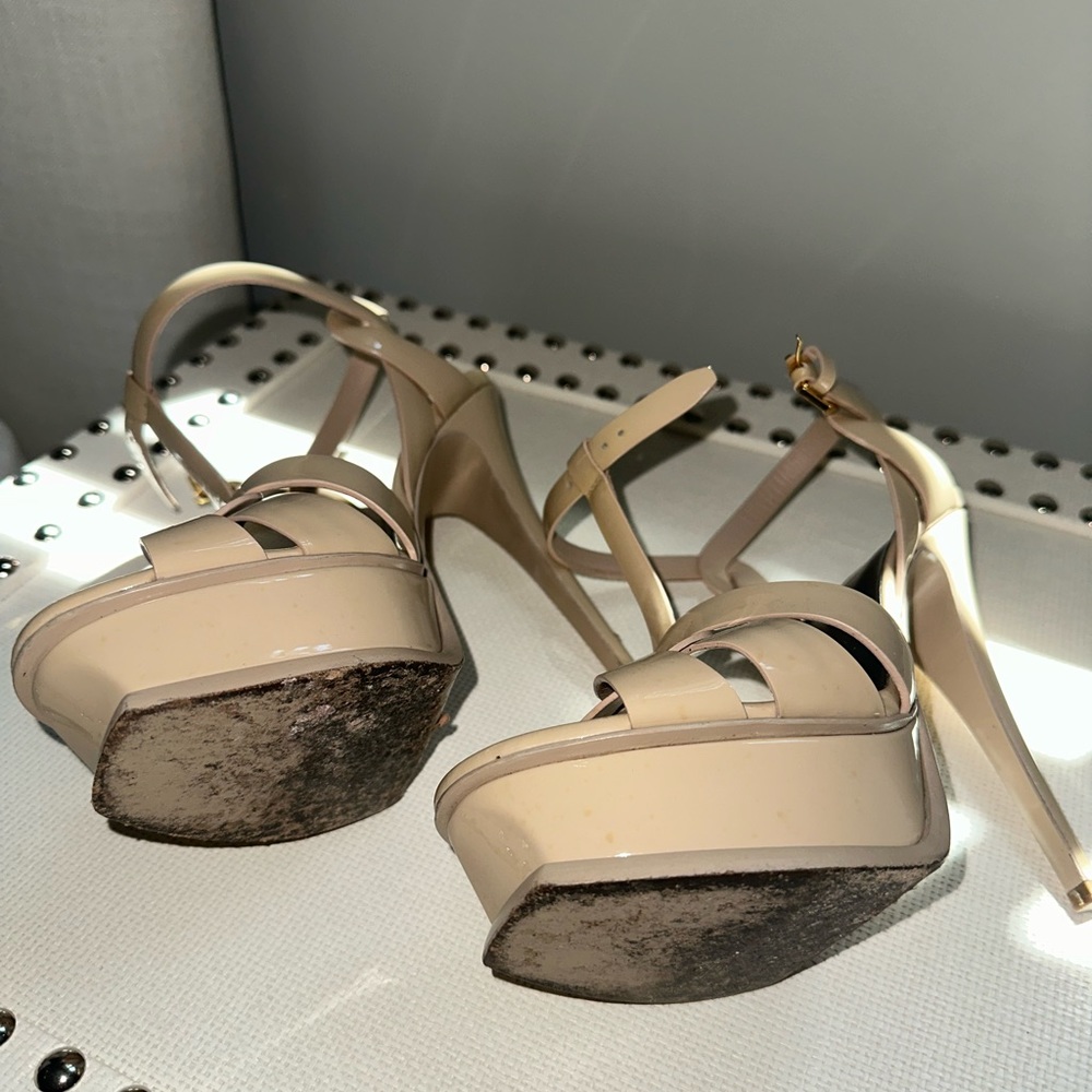 Saint Laurent YSL Tribute T-Strap Platform Sandal in Nude Patent - Picture 7 of 7